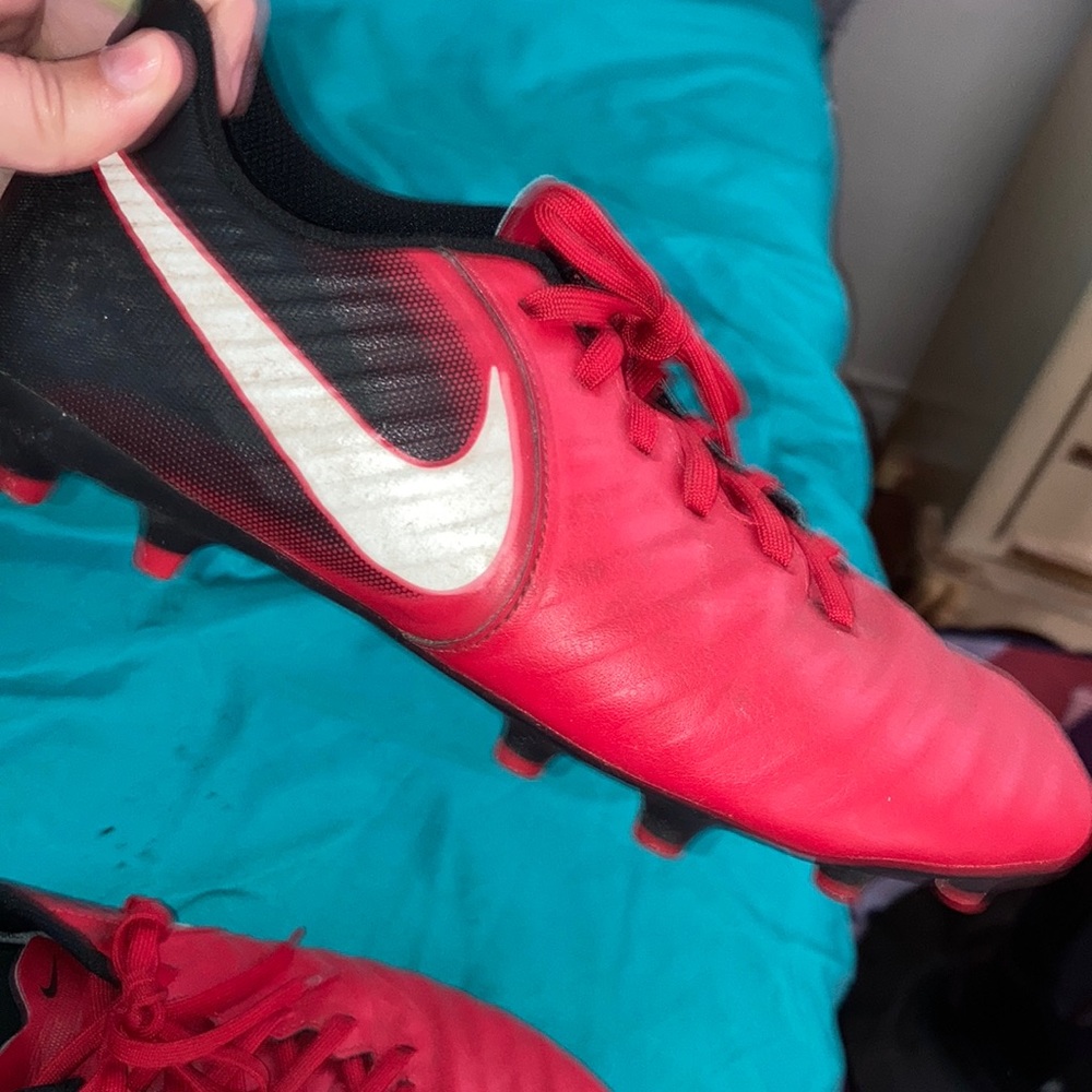 red and black nike soccer cleats ❤️🖤